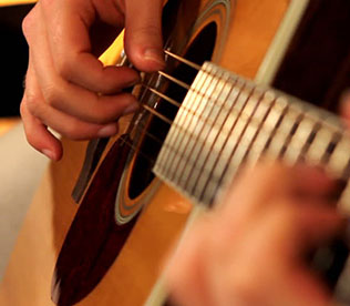 hands playing guitar