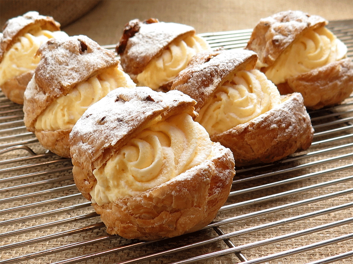 cream puffs